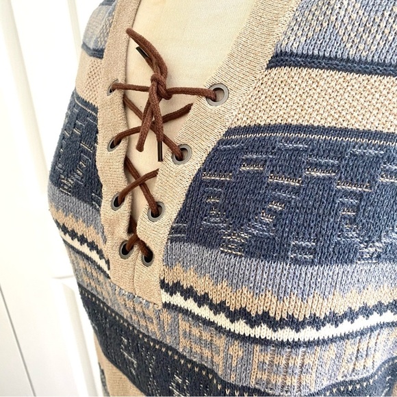 Ralph Lauren Chaps Southwestern Aztec V Neck Lace Up Sweater Size M Petite - Picture 3 of 9